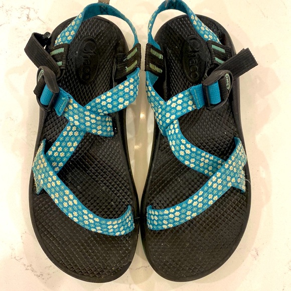 Women’s Chacos size 6 - Picture 1 of 3
